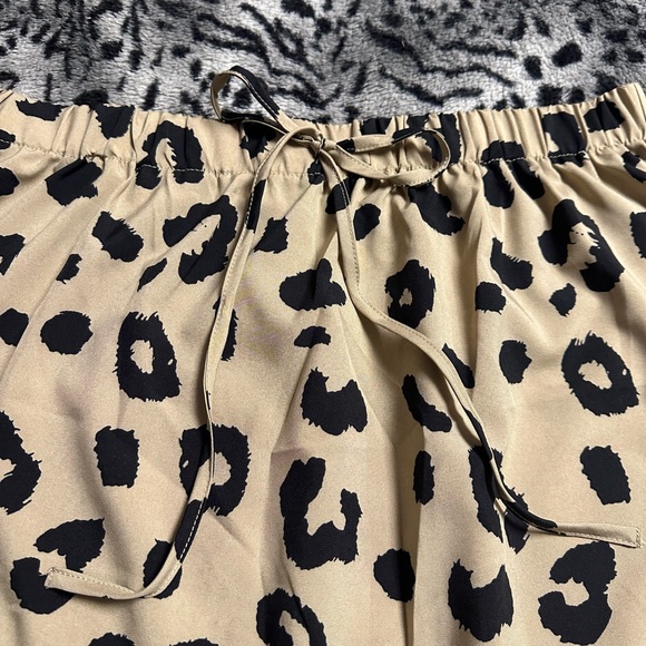 🛍️2/$15 Brand new ladies size medium/large skirt - Picture 2 of 5